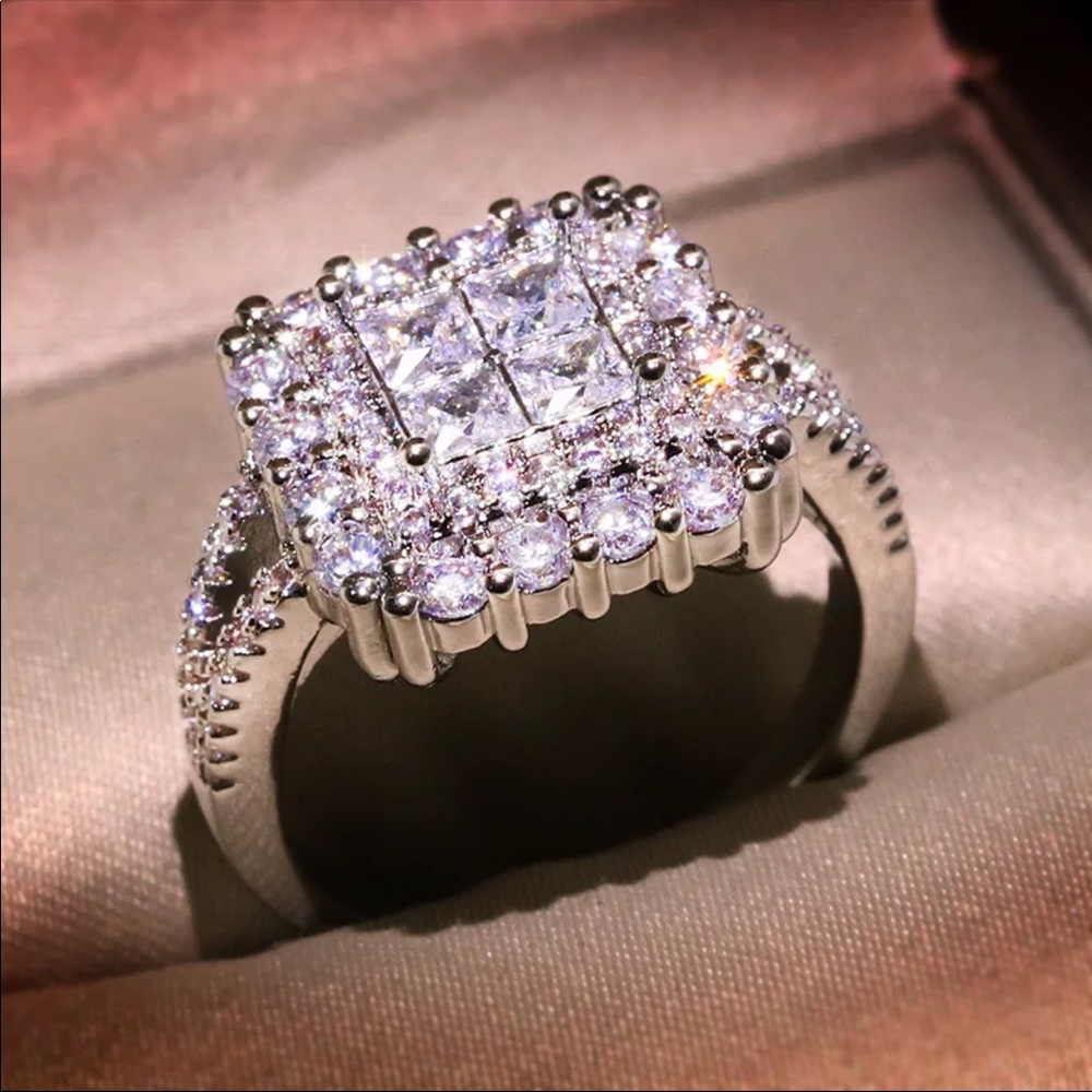 New Women’s 925 Silver Beautiful Square Diamond Ring - Picture 3 of 6